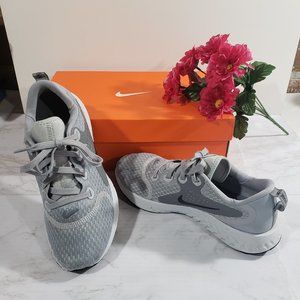 Nike Legend React Gray Athletic Shoes Size 8.5